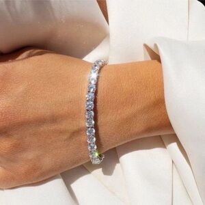 Tennis bracelet